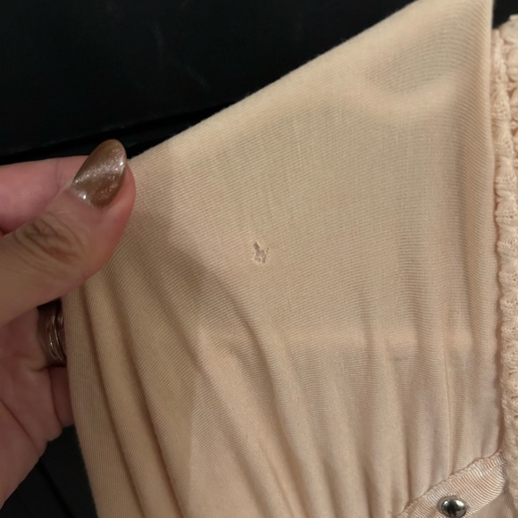 POL Cream/Peach Studded V-Neck Top - Size Medium - Picture 4 of 5